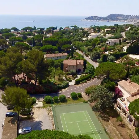 Otel Du Parc Sur Cavalaire-sur-Mer